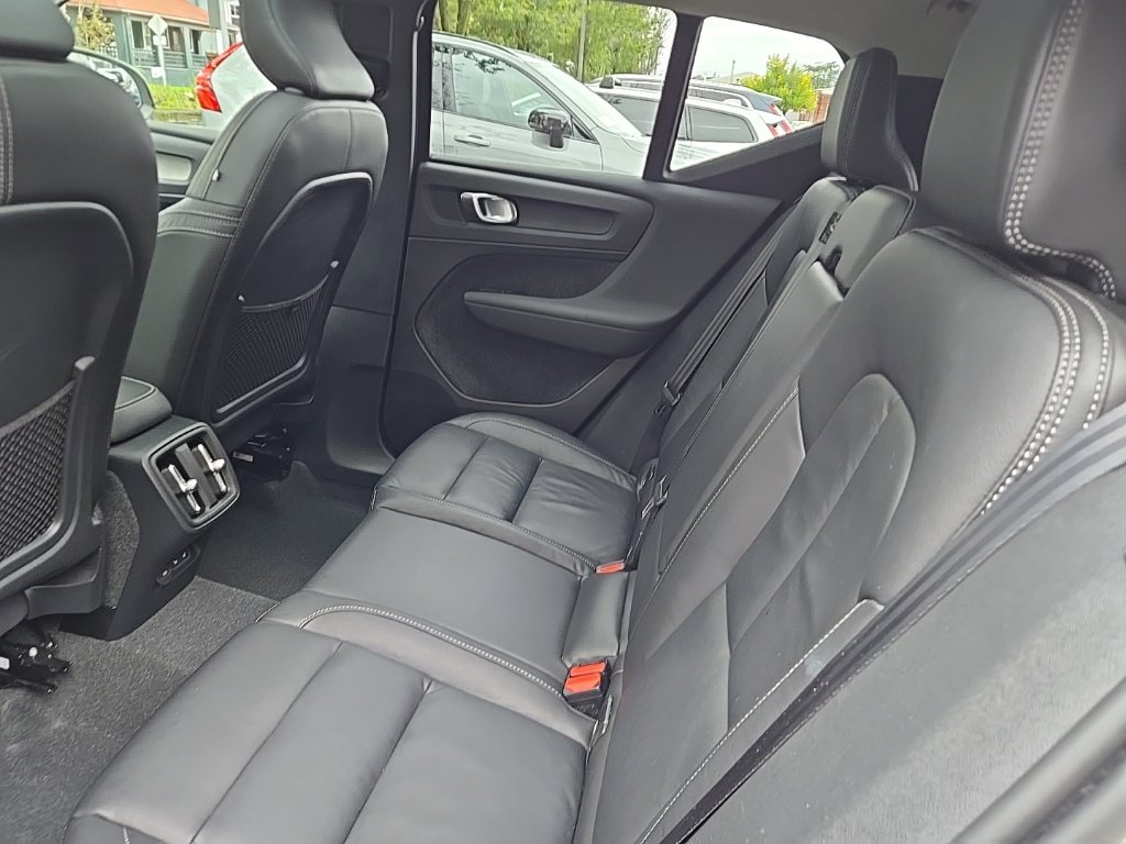 Certified 2024 Volvo XC40 B5 Plus w/ Climate Package AWD/4WD image 15