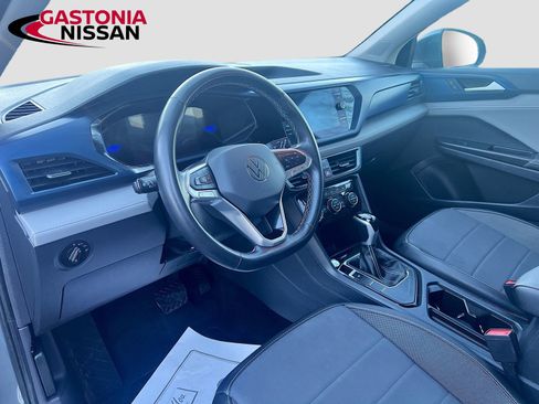 Used 2024 Volkswagen Taos SE image 11