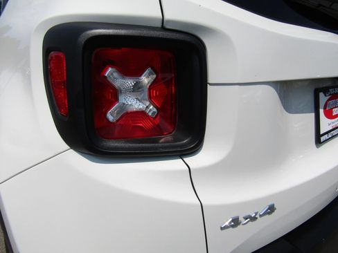 Used 2022 Jeep Renegade Sport w/ Sport Appearance Group AWD/4WD image 10