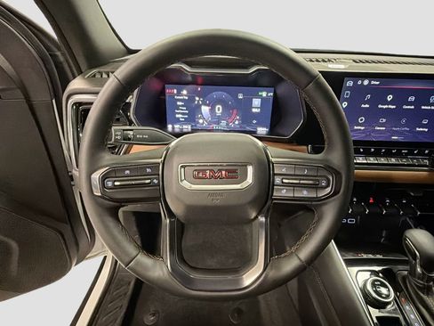 Used 2025 GMC Canyon AT4 w/ Technology Plus Package AWD/4WD image 14