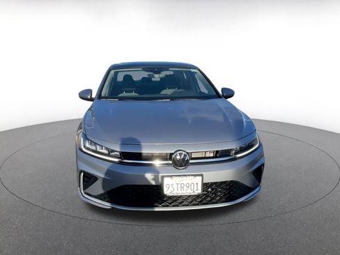 Used 2025 Volkswagen Jetta SE image 4