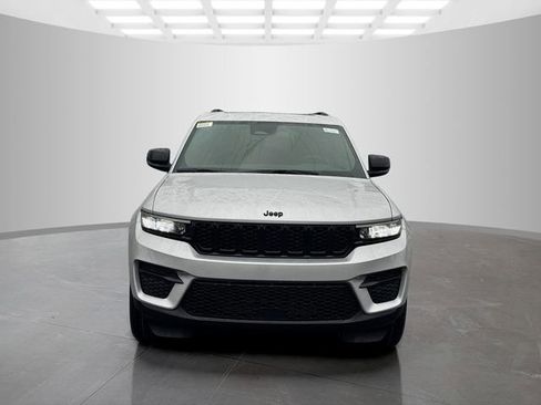 New 2025 Jeep Grand Cherokee 4WD image 2