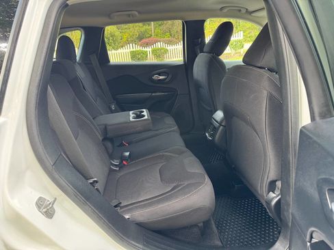 Used 2015 Jeep Cherokee Latitude w/ Cold Weather Group image 14