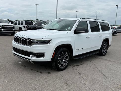 Used 2024 Jeep Wagoneer L Series II w/ Flexible Seating Group AWD/4WD image 23