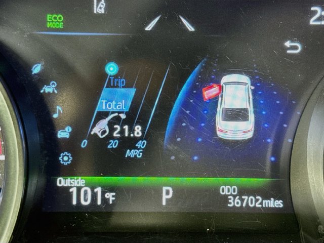 Used 2022 Toyota Camry XLE FWD image 13