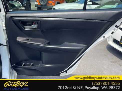 Used 2015 Toyota Camry SE FWD image 17