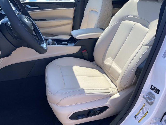 New 2026 Jeep Grand Cherokee Limited w/ Limited Altitude Package RWD image 21