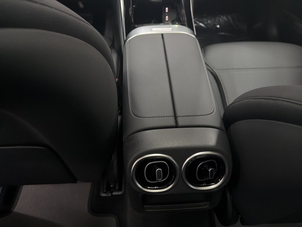 Used 2026 Mercedes-Benz GLC 300 4MATIC image 22