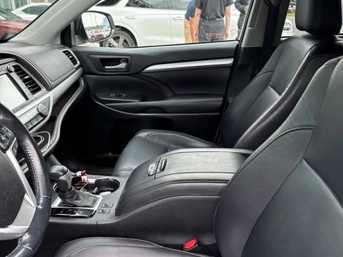 Used 2017 Toyota Highlander XLE FWD image 11