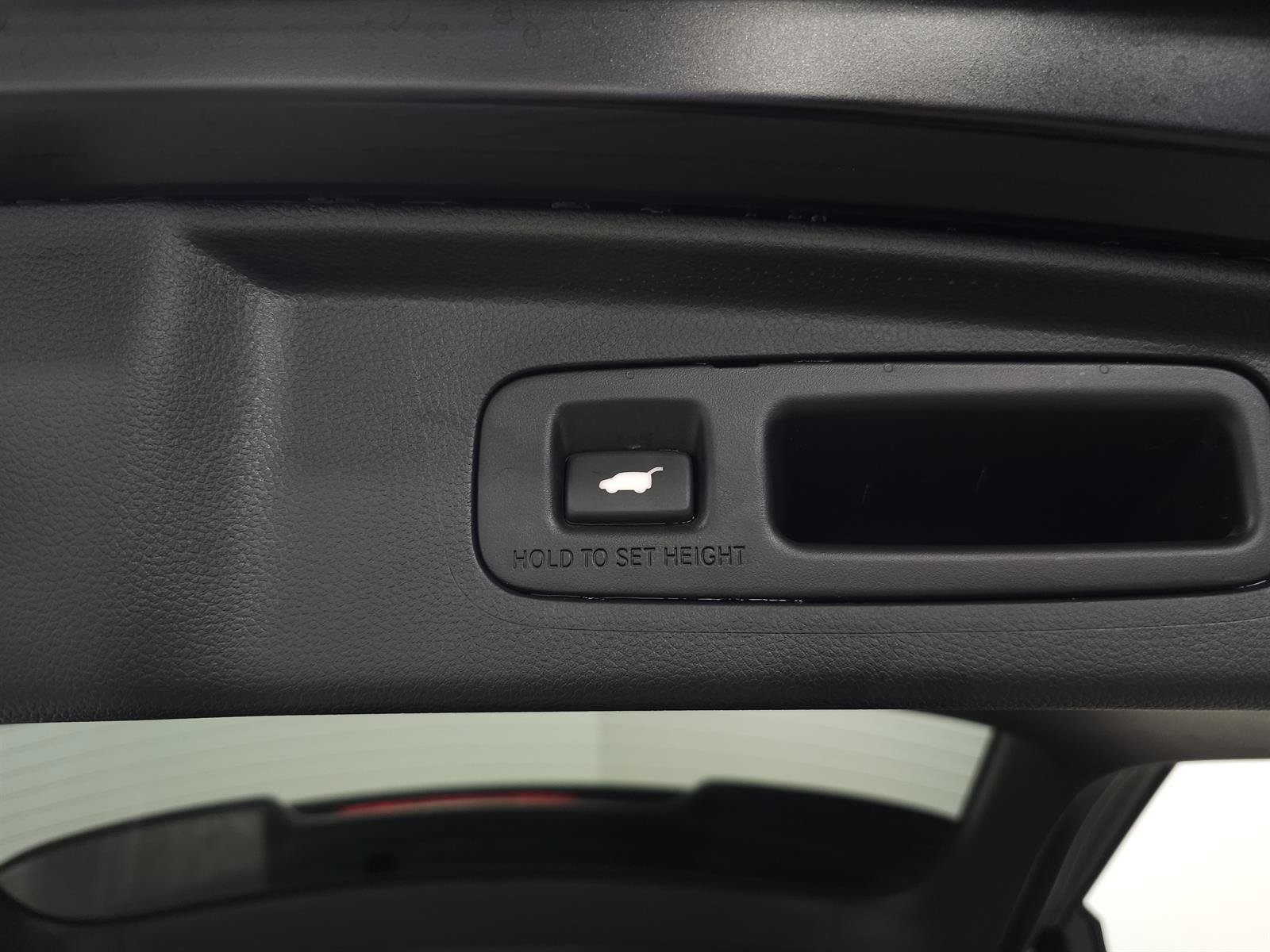 Used 2025 Honda CR-V EX-L image 9