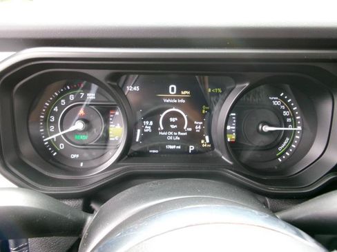 Used 2025 Jeep Wrangler Unlimited Sahara w/ Safety Group AWD/4WD image 16