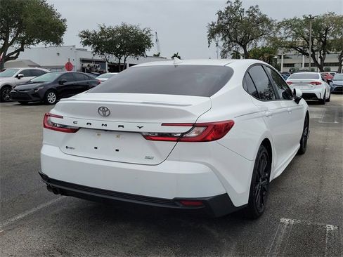 Used 2025 Toyota Camry SE image 4