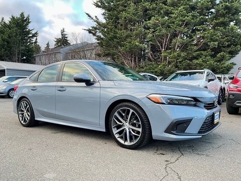 Used 2022 Honda Civic Touring image 2