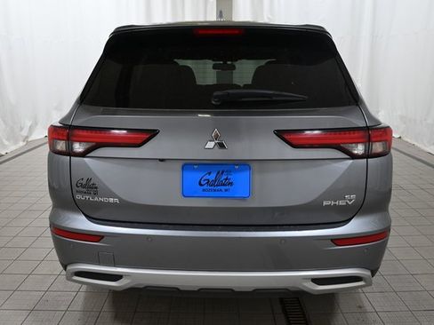 Used 2023 Mitsubishi Outlander SE image 12