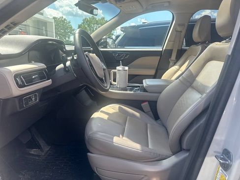 Used 2022 Lincoln Aviator AWD w/ Premium Package image 7