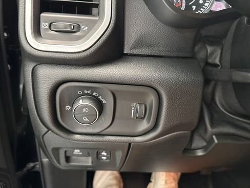 Used 2021 RAM 1500 Big Horn AWD/4WD image 36