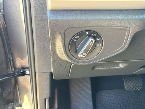 Used 2023 Volkswagen Atlas SE w/ Panoramic Sunroof Package FWD image 23