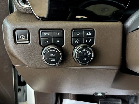 Used 2022 Chevrolet Silverado 1500 LTZ w/ LTZ Convenience Package II image 27