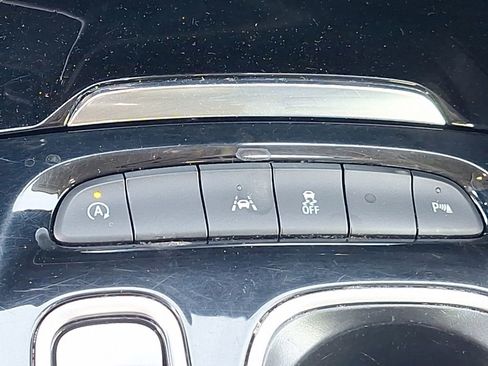 Used 2023 Buick Envision Preferred image 36