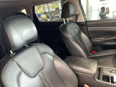 Used 2022 Kia Sorento S w/ Panoramic Sunroof Package AWD/4WD image 11