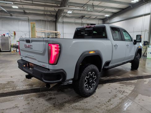 Used 2024 GMC Sierra 2500 AT4X image 3