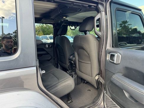Used 2018 Jeep Wrangler Unlimited Sahara image 31