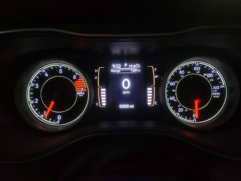 Used 2019 Jeep Cherokee Latitude w/ Popular Appearance Group FWD image 23