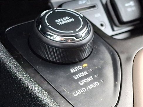 Used 2014 Jeep Cherokee Latitude w/ Comfort/Convenience Group image 24