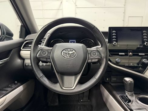 Used 2021 Toyota Camry SE w/ Cold Weather Package FWD image 26