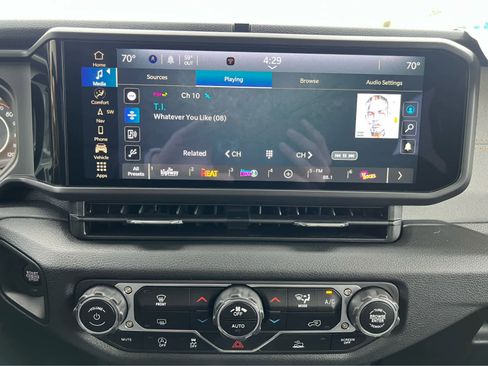 New 2025 Jeep Gladiator Sport image 16