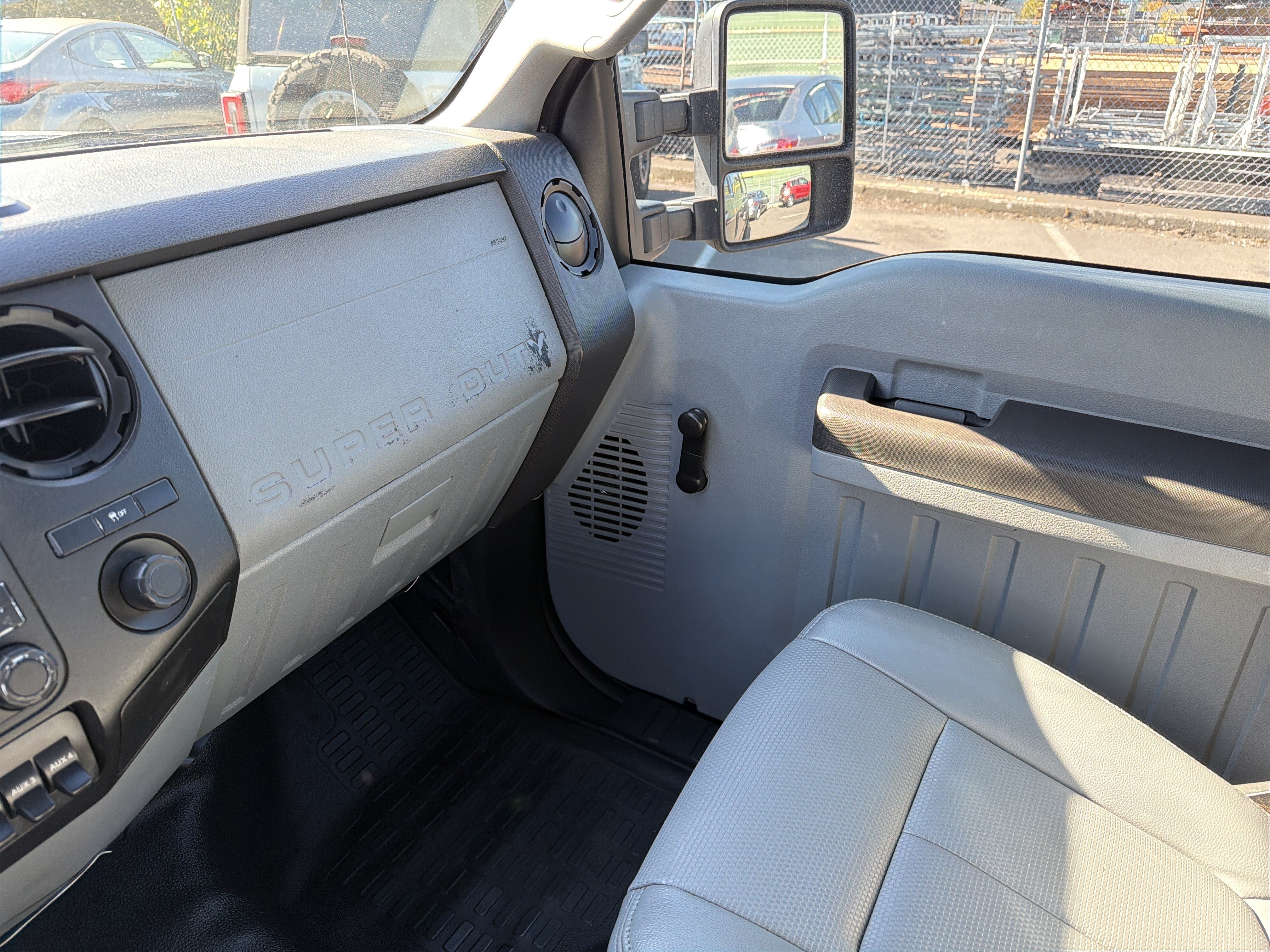 Used 2013 Ford F250 XL w/ Heavy Service Suspension Pkg AWD/4WD image 23