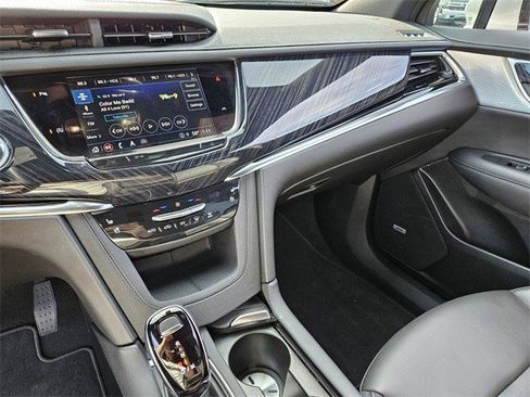 Certified 2025 Cadillac XT6 Premium Luxury image 28