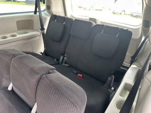 Used 2012 Dodge Grand Caravan American Value Package FWD image 16