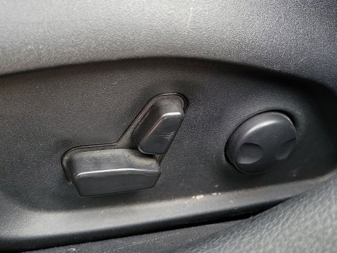 Used 2023 Jeep Compass Limited image 13