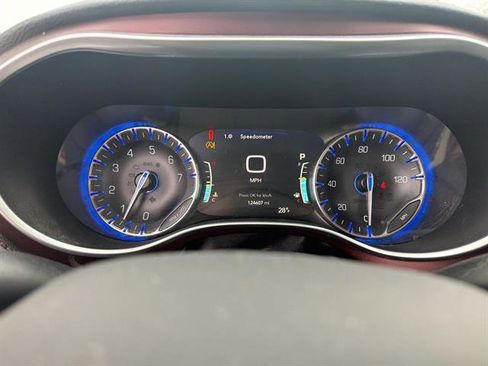 Used 2019 Chrysler Pacifica Limited image 10
