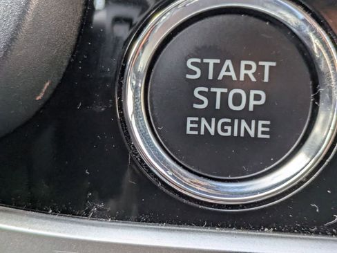 Used 2024 Mitsubishi Outlander SE image 21