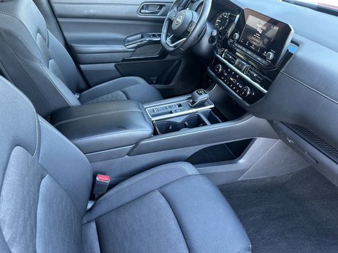 Used 2024 Nissan Pathfinder SV FWD image 16