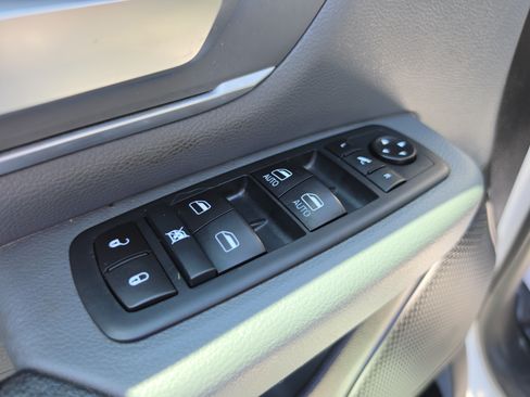 Used 2020 RAM 1500 Big Horn AWD/4WD image 17