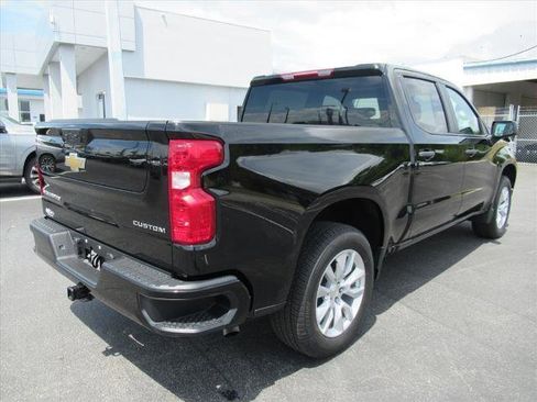 Used 2025 Chevrolet Silverado 1500 Custom image 5