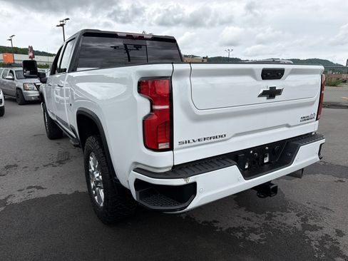 Used 2024 Chevrolet Silverado 3500 High Country w/ High Country Premium Package AWD/4WD image 8