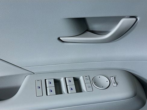 Certified 2025 Hyundai Kona SEL image 17