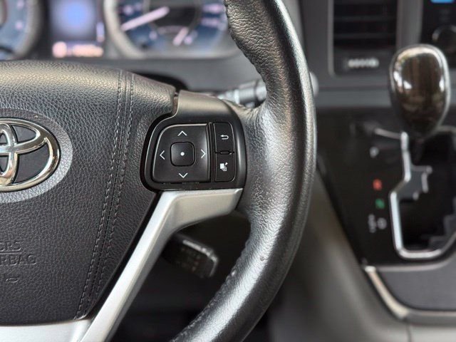 Used 2015 Toyota Sienna XLE w/ XLE Navigation Package FWD image 24