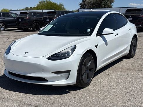 Used 2021 Tesla Model 3 Standard Range Plus RWD image 3