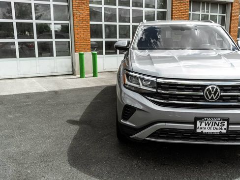 Used 2022 Volkswagen Atlas Cross Sport SE AWD/4WD image 35
