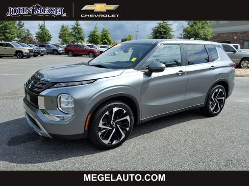 Used 2022 Mitsubishi Outlander SE AWD/4WD image 1