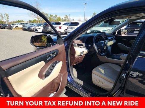 Used 2021 Toyota Highlander XLE image 22