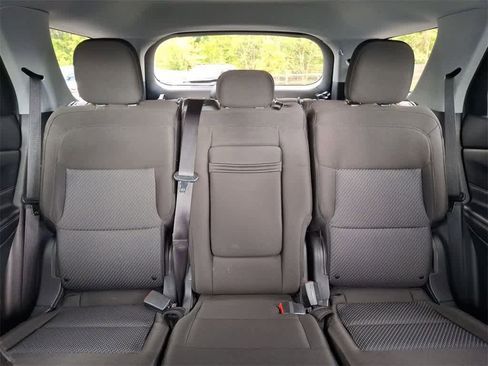 Used 2022 Ford Explorer XLT image 13