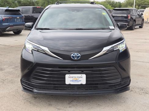 Used 2022 Toyota Sienna LE FWD image 8