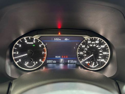 Used 2025 Nissan Altima 2.5 SV FWD image 15