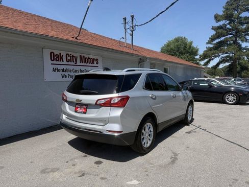 Used 2018 Chevrolet Equinox LT w/ Sun & Infotainment Package AWD/4WD image 3